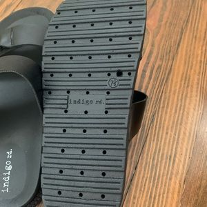 Indigo black/silver sandals